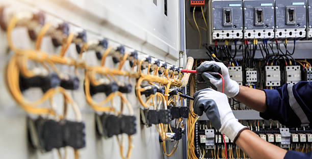 Professional Electrician technician working in Hampton, MD